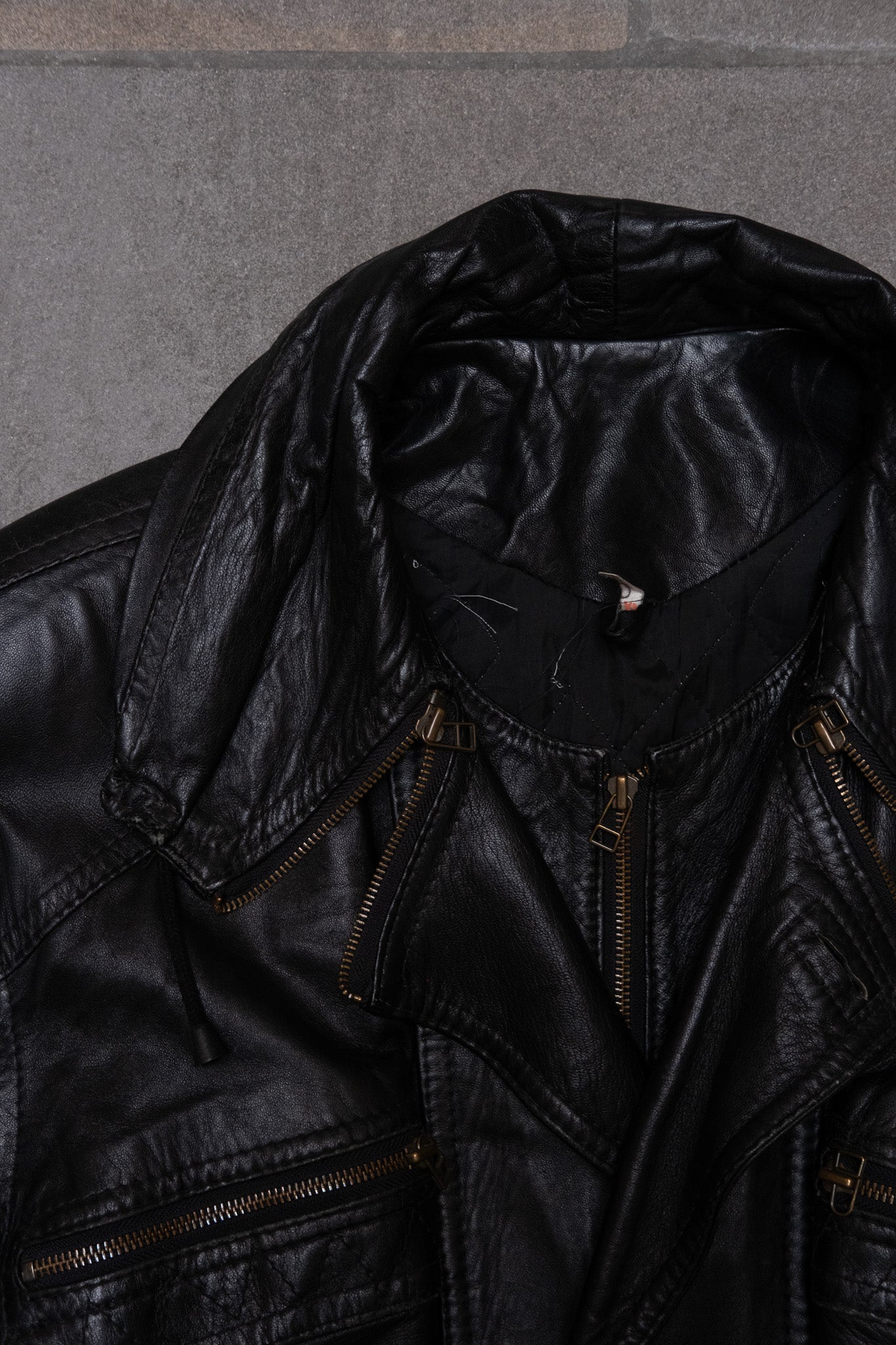 VINTAGE LEATHER JACKET